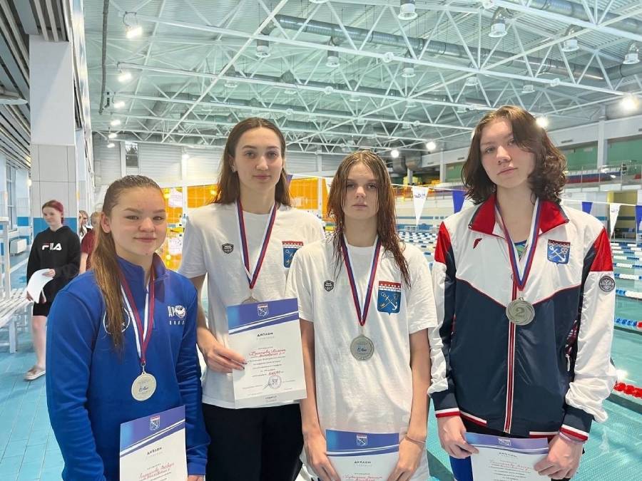 Юные пловцы из Волхова - чемпионы области